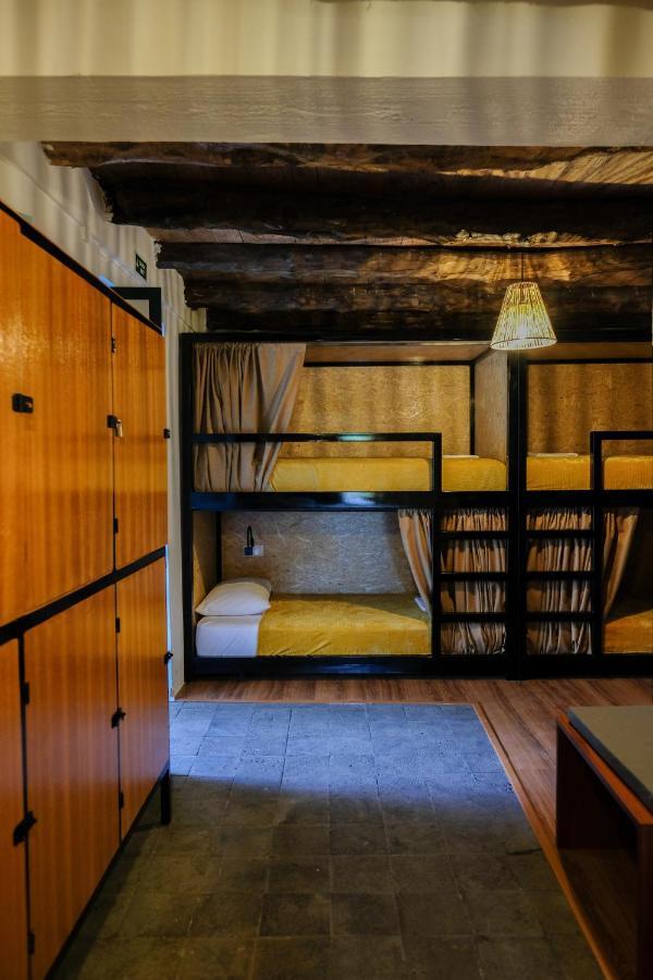 Loving Strangers Hostel Мадалена Екстер'єр фото