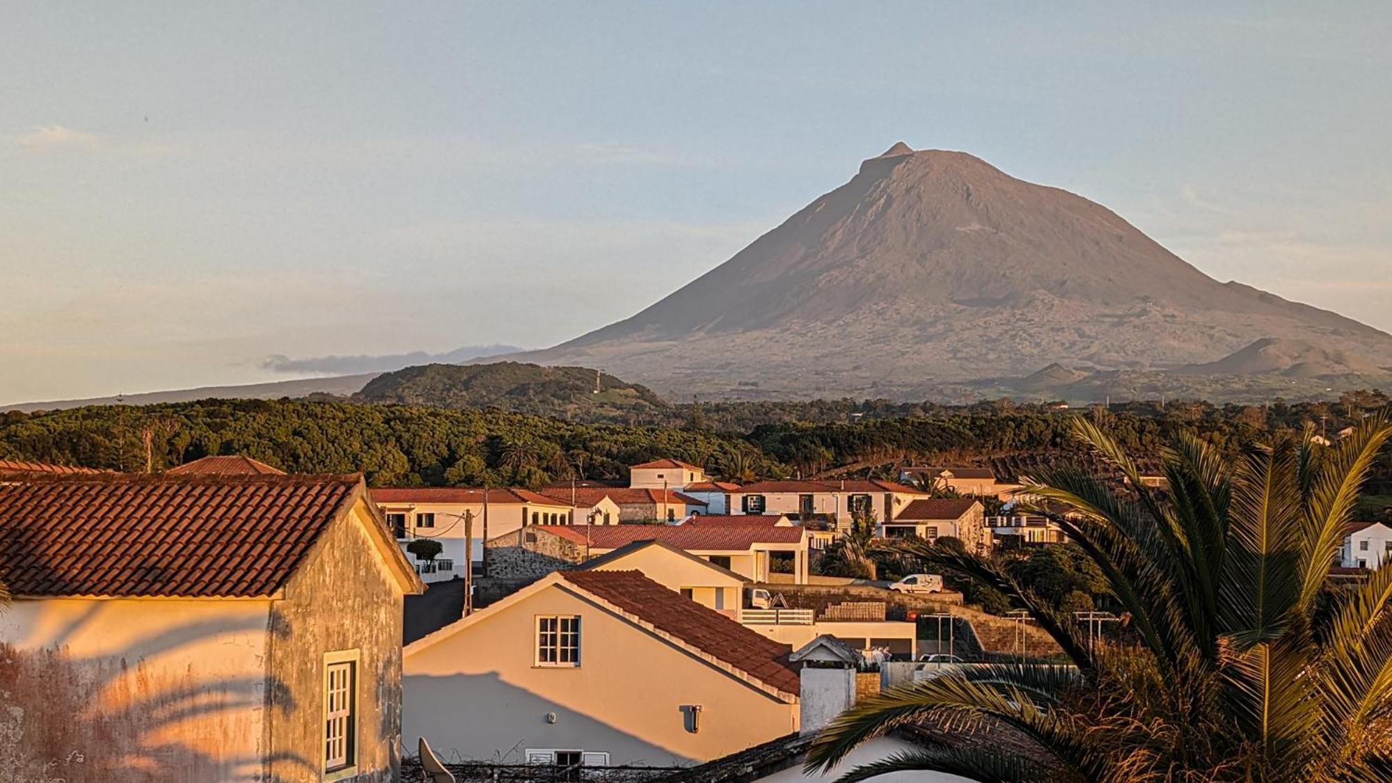 Loving Strangers Hostel Мадалена Екстер'єр фото