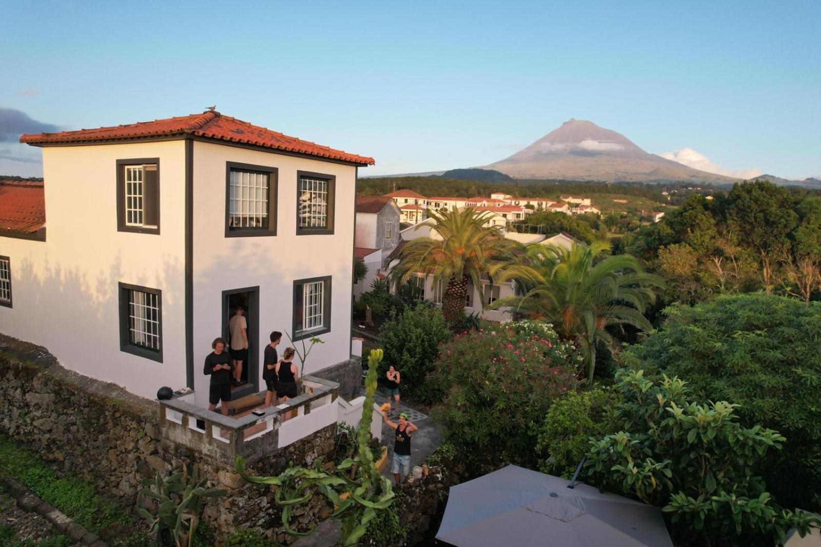 Loving Strangers Hostel Мадалена Екстер'єр фото