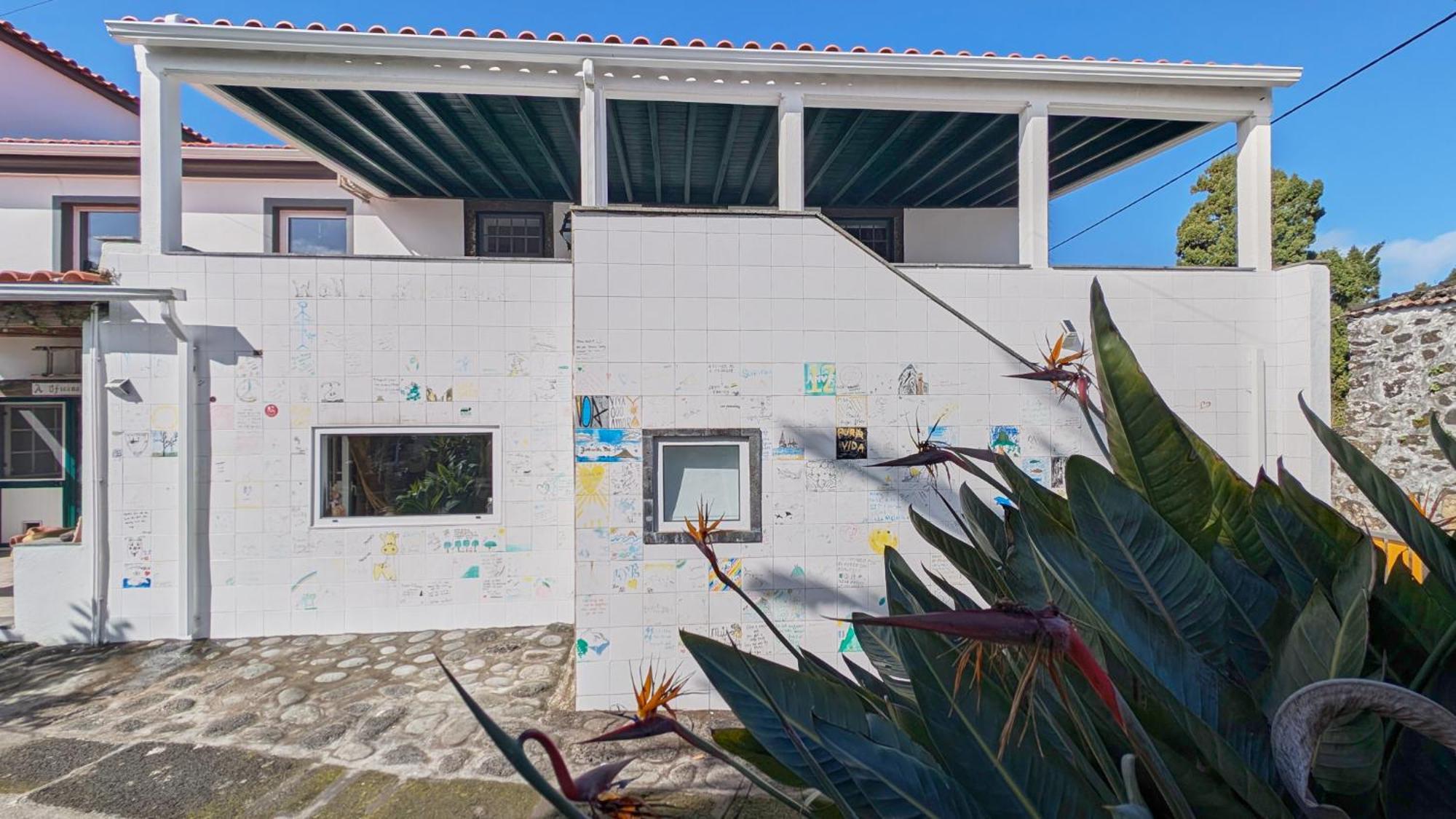 Loving Strangers Hostel Мадалена Екстер'єр фото
