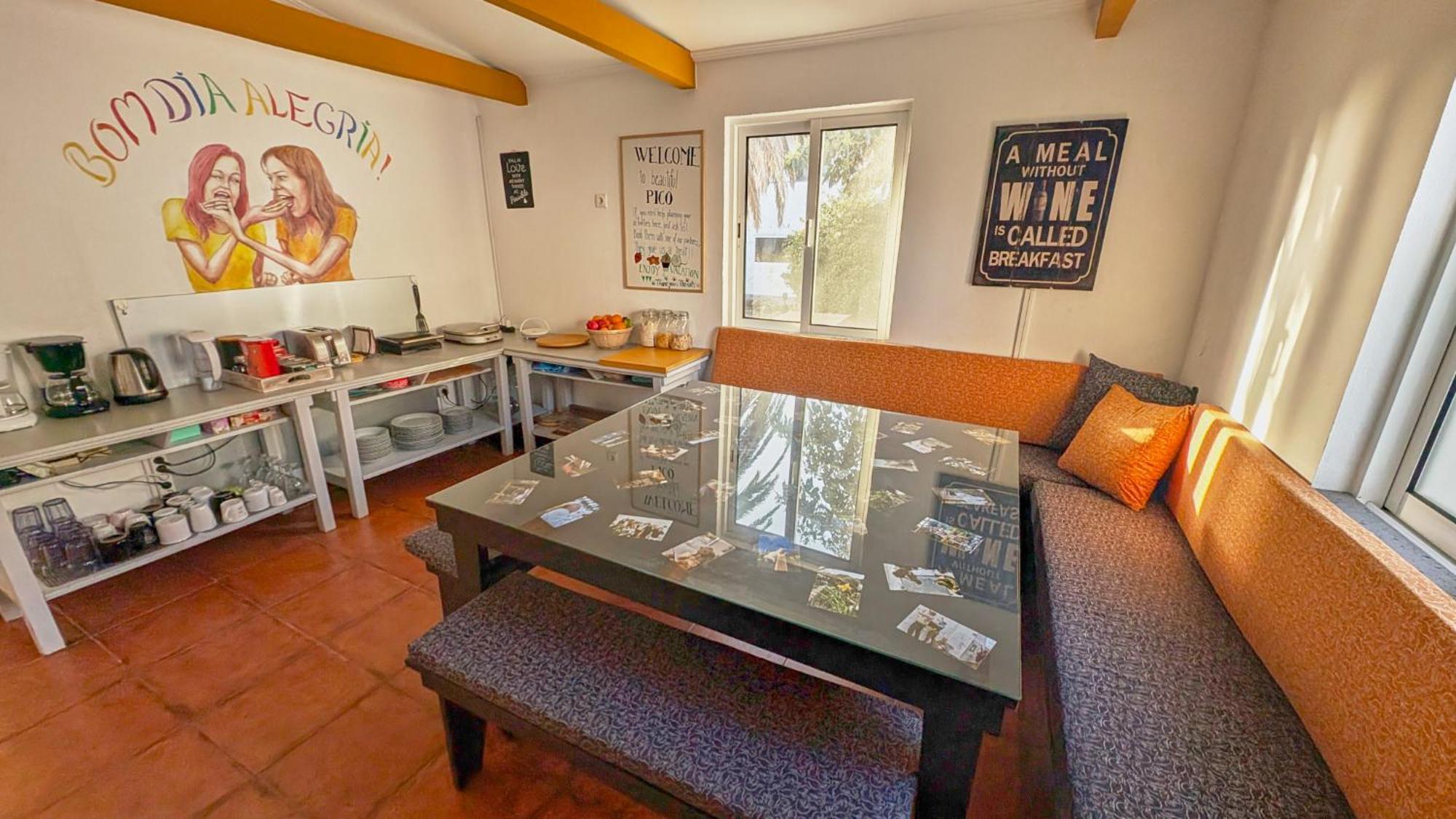 Loving Strangers Hostel Мадалена Екстер'єр фото