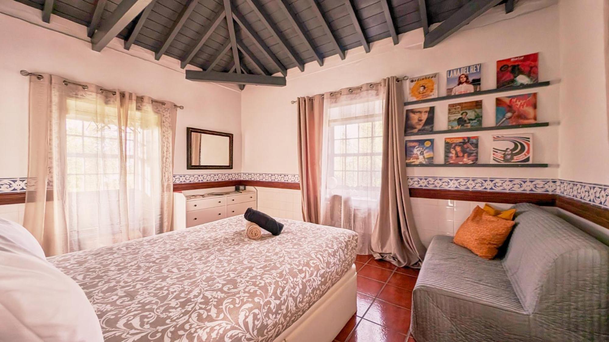 Loving Strangers Hostel Мадалена Екстер'єр фото