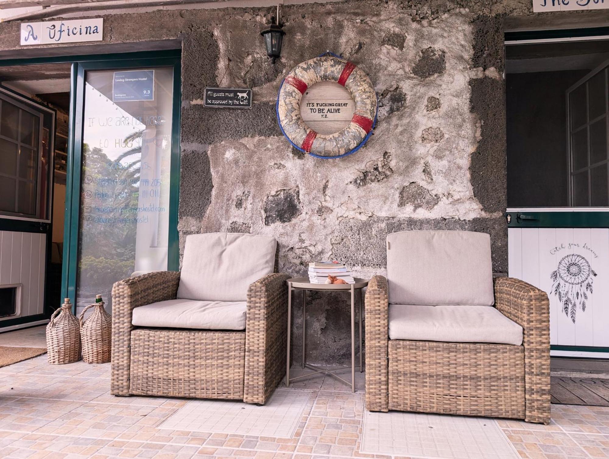 Loving Strangers Hostel Мадалена Екстер'єр фото