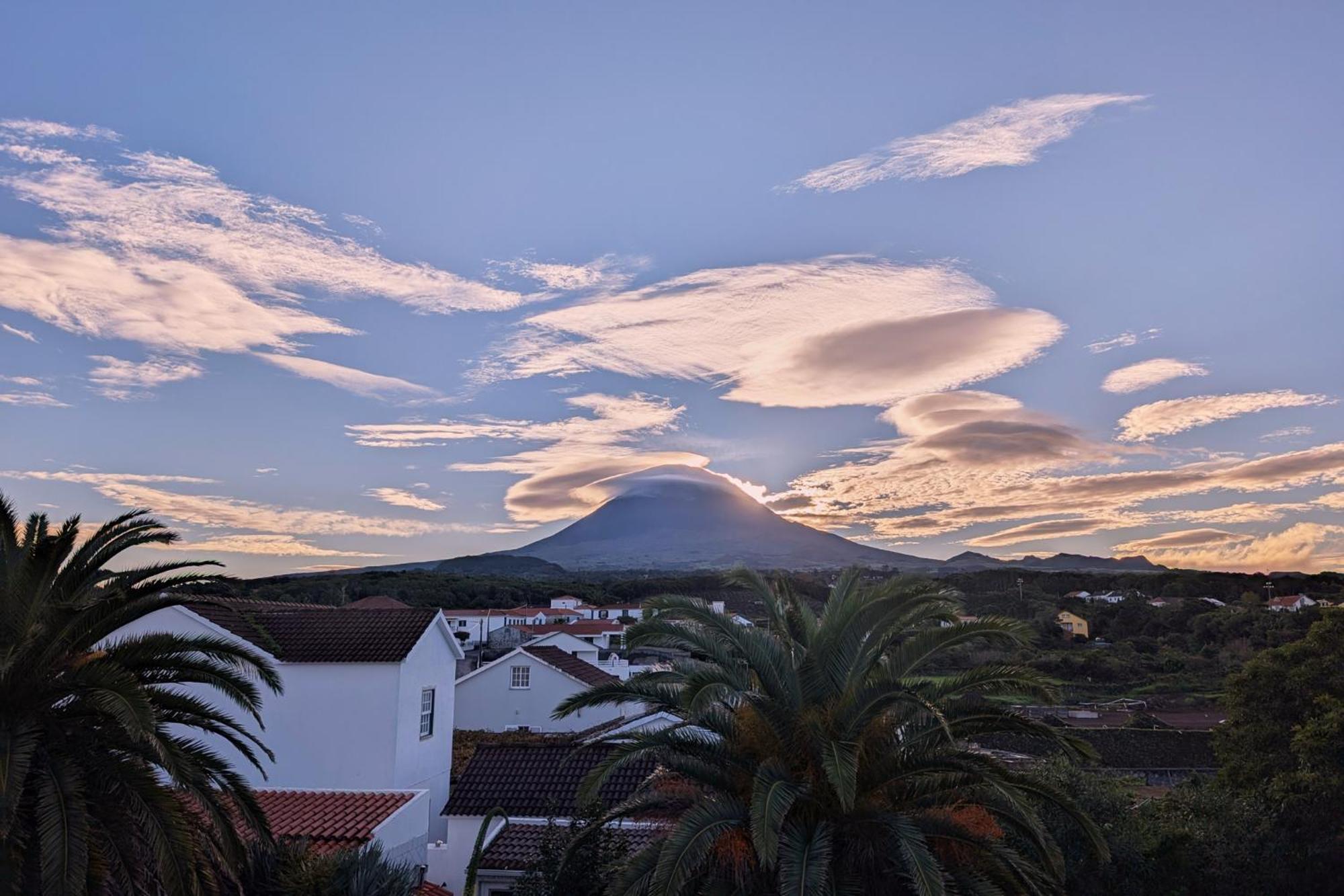 Loving Strangers Hostel Мадалена Екстер'єр фото